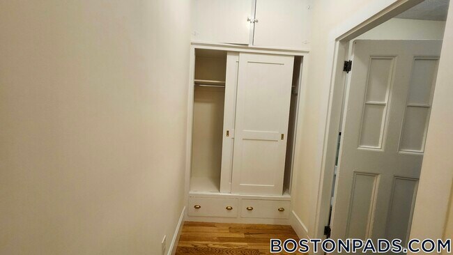 Photo - 504 Beacon St Unidad 54