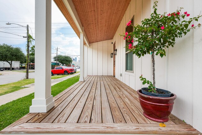 Photo - 3407 Garrow St