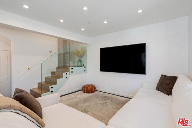 Photo - 1521 S Hayworth Ave Unidad 107