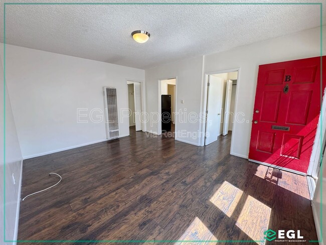 Photo - 315 W Queen St Unidad B