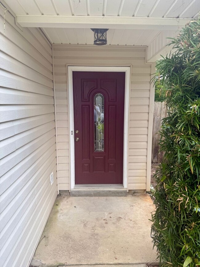 Photo - 447 Forest Glen Pl