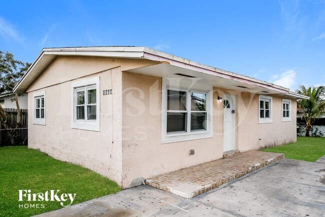 Building Photo - 5649 SW 36th Ct