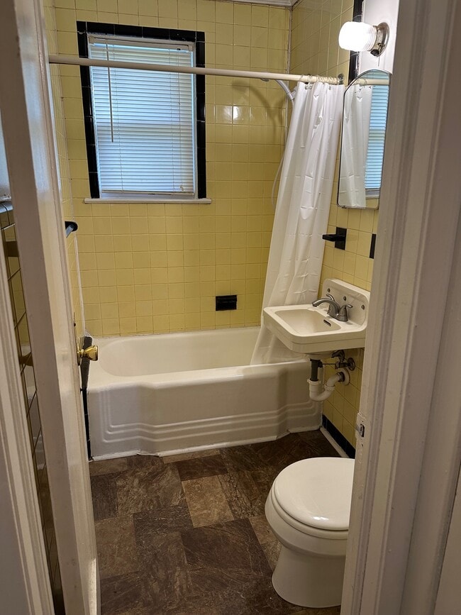 Photo - 3117 W 2nd St