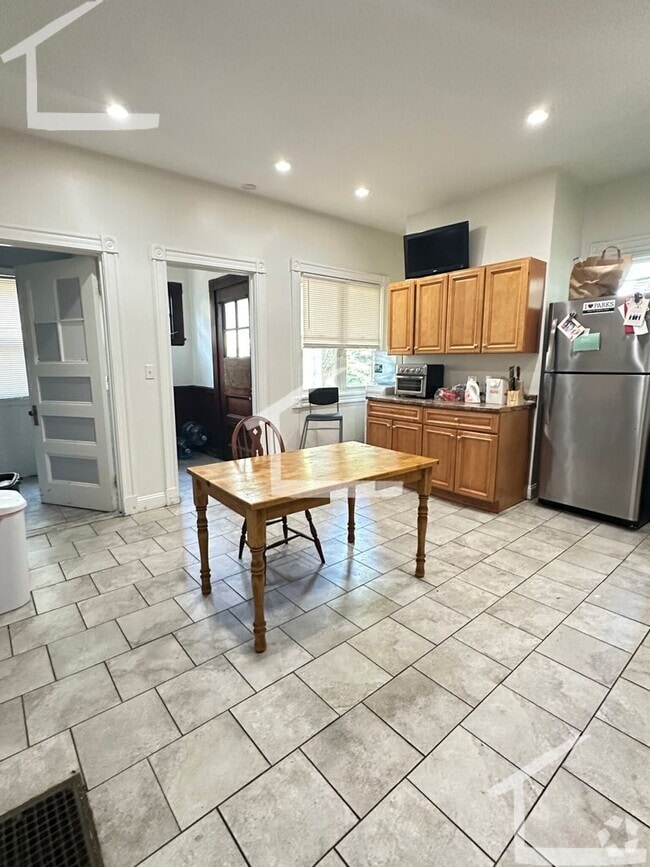 Building Photo - MASSIVE 10 BED IN BRIGHTON 3.5 BATH!!!! Rental