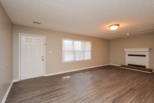 Photo - 2130 Country Walk Way SE