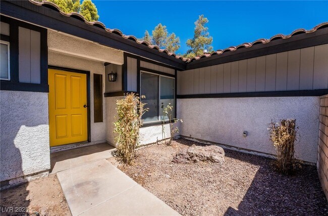 7439 Trudy Ln