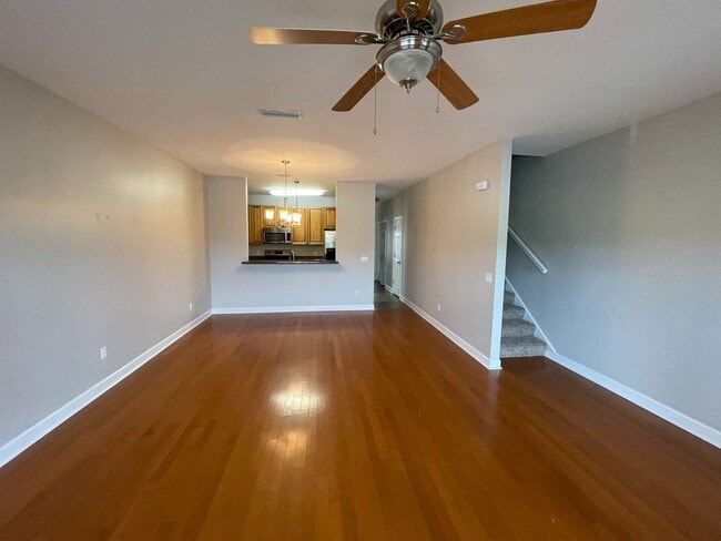 Photo - 310 Stratford Dr