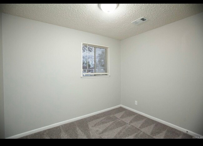 Photo - 715 Rose Ln