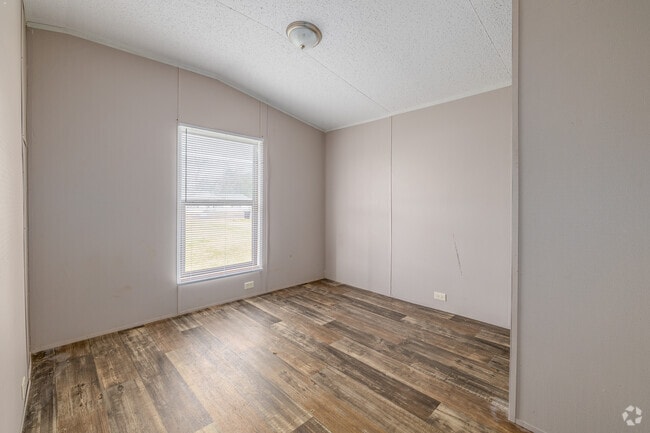 3BR, 2BA - 924SF - Bedroom