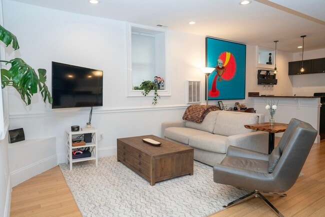 Building Photo - 757 Dorchester Ave Unit 1B