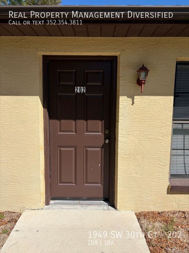 Building Photo - 1949 SW 30th Ct Unit 202