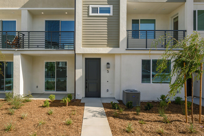 Photo - 842 Kili St Townhome