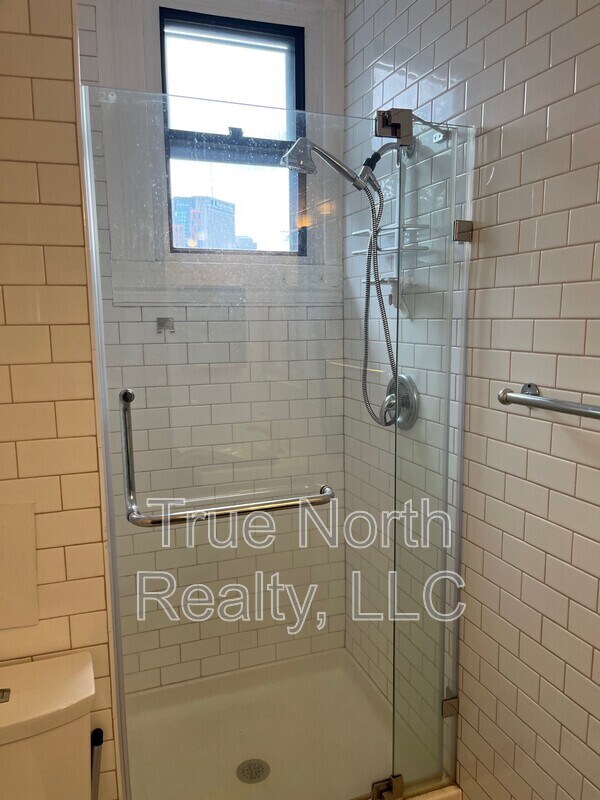 Photo - 41 1/2 E. Russell Street
