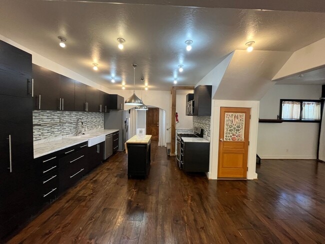 Photo - 217 NW 22nd St