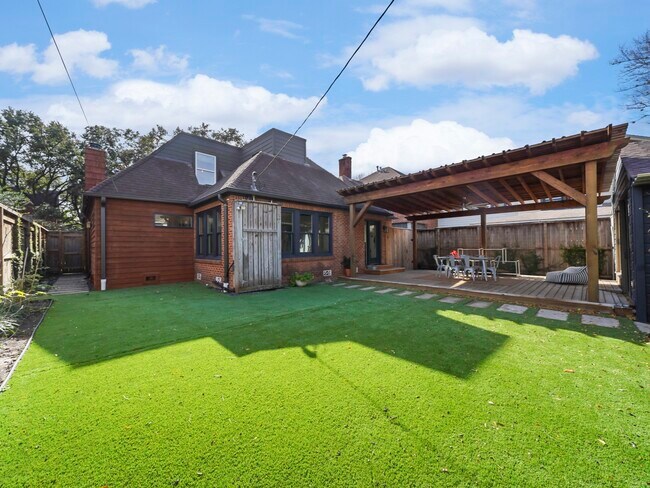 Photo - 2240 Wroxton Rd