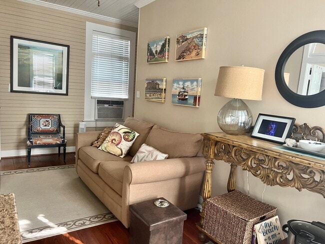 Photo - 1812 Winnie St