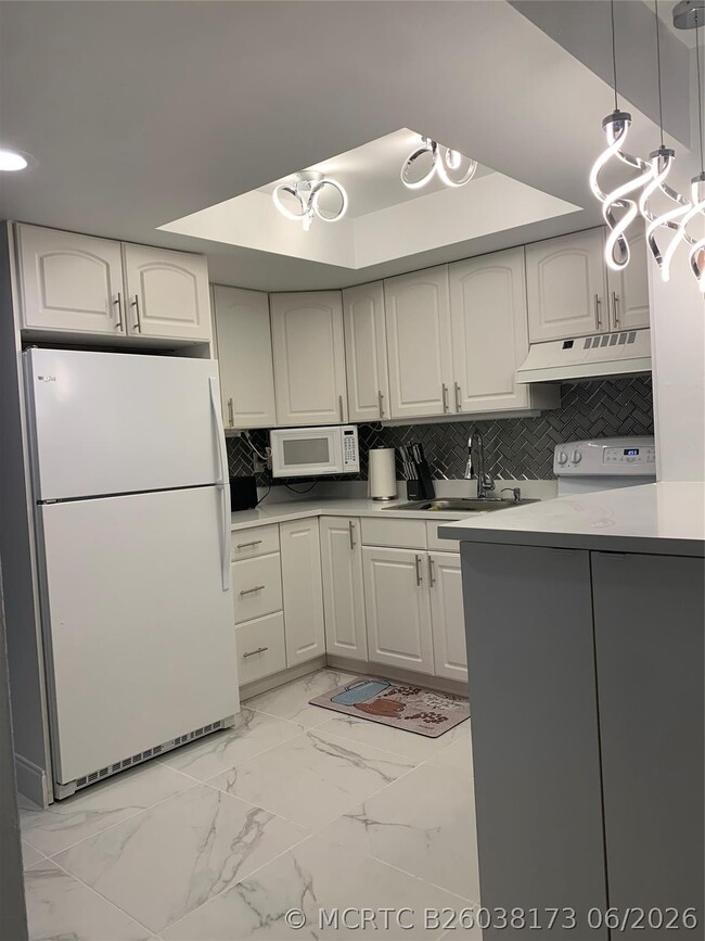 Building Photo - 1110 N Riverside Dr Unit 25
