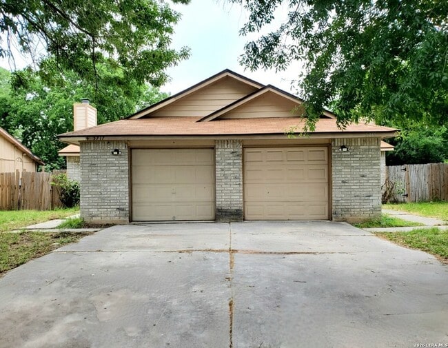 Building Photo - 5715 Lochmoor