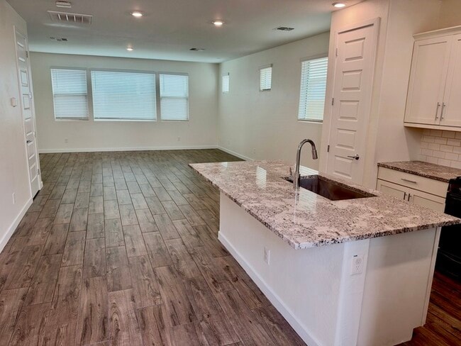 Beautiful 4BR Home in McQueen Landing