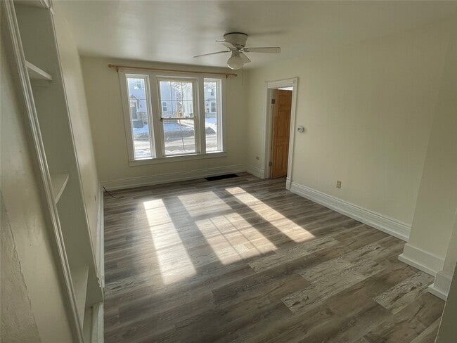 Photo - 912 W 2nd St