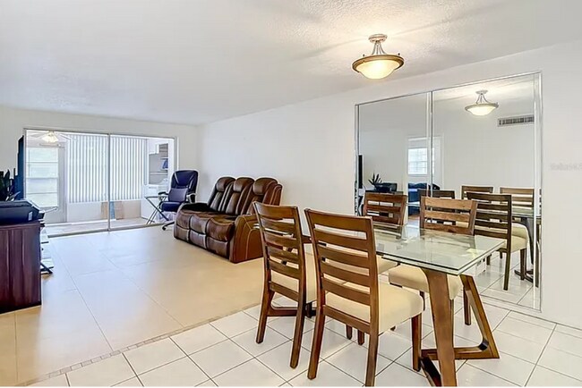 Photo - 4228 Redcliff Pl Unit 2 Bedroom 2 Bathroom Villa for Lease