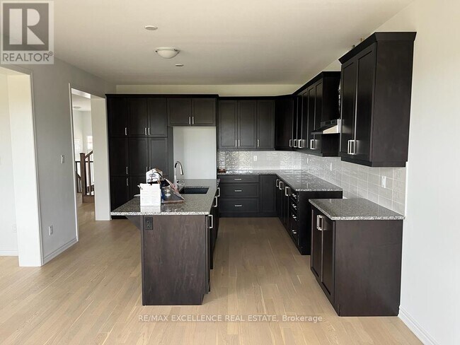 Photo - 146 Forestwalk St