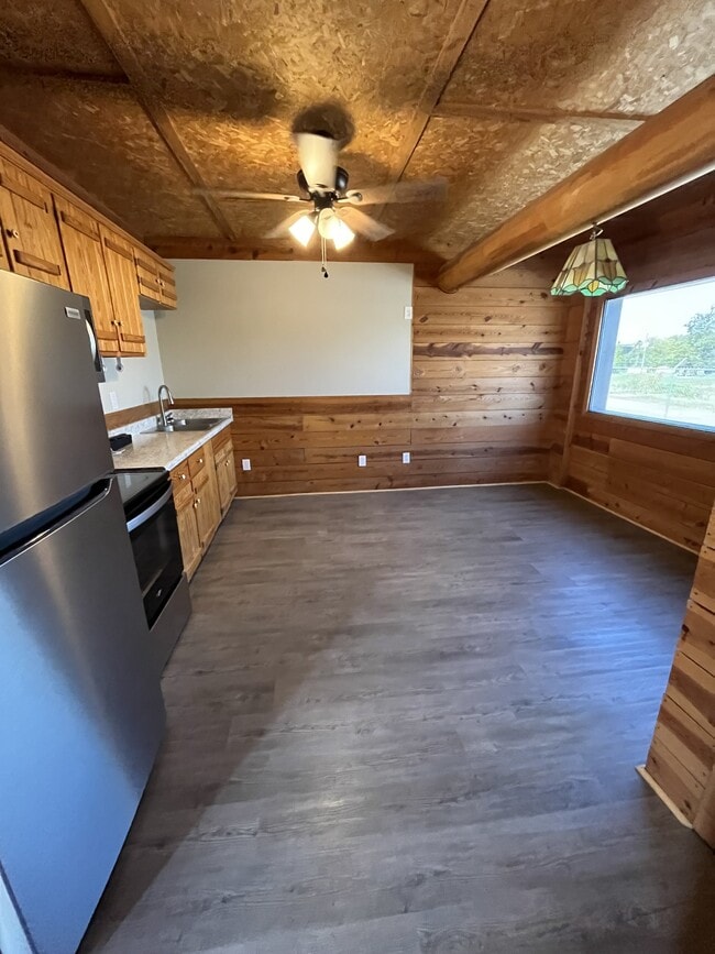 Photo - 214 Oak St SW