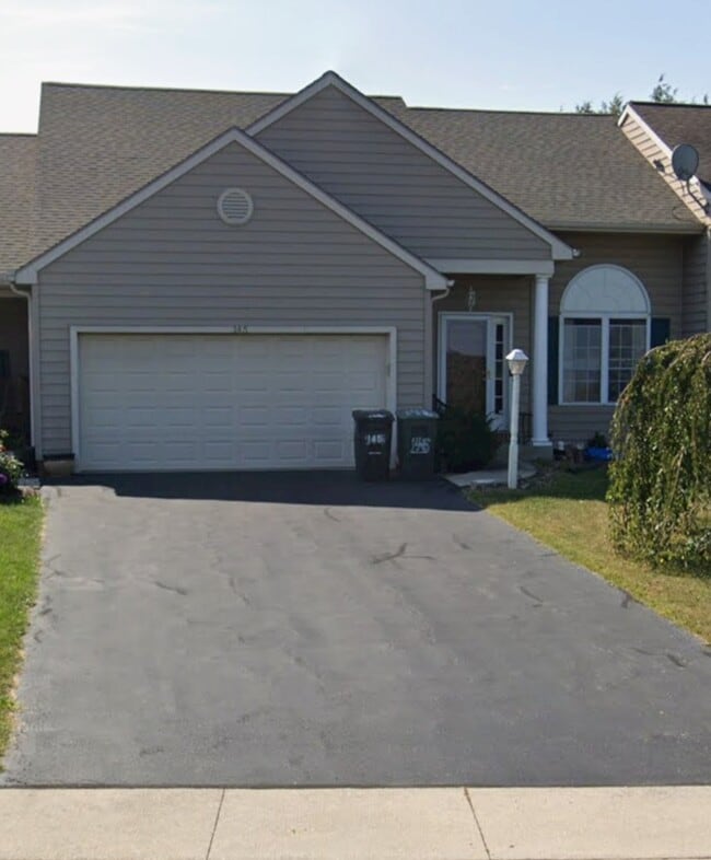 Building Photo - 145 Julia Ln