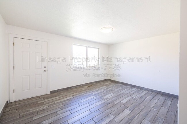 Photo - 1223 Emery St W