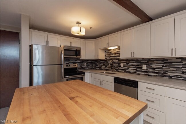 Photo - 1133 W 9th St Unit 112