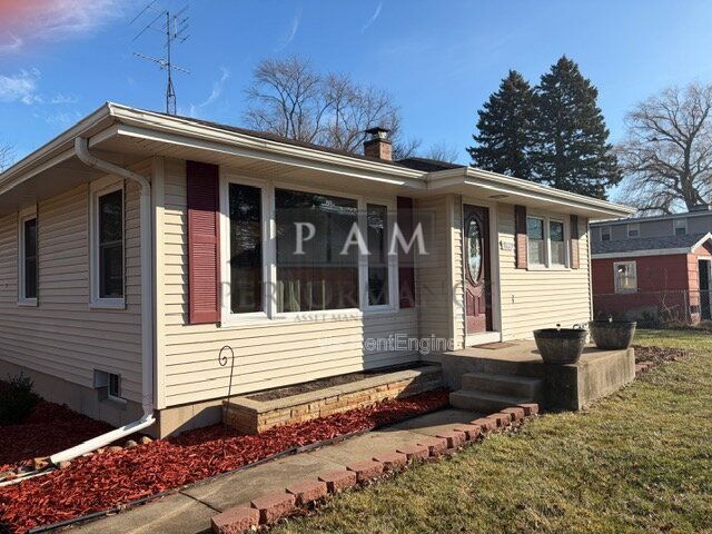 Building Photo - 9229 27th Ave