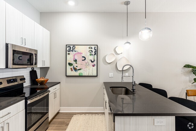 1BR, 1BA - 665SF
