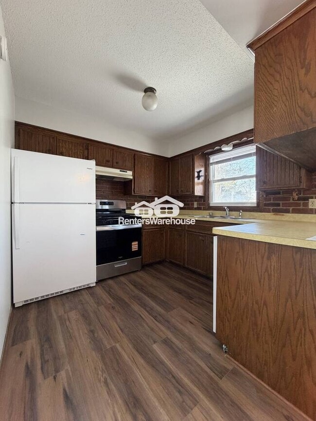 Photo - Available Now 3 Bedroom 2 Bath Single Family Home in Brooklyn Park