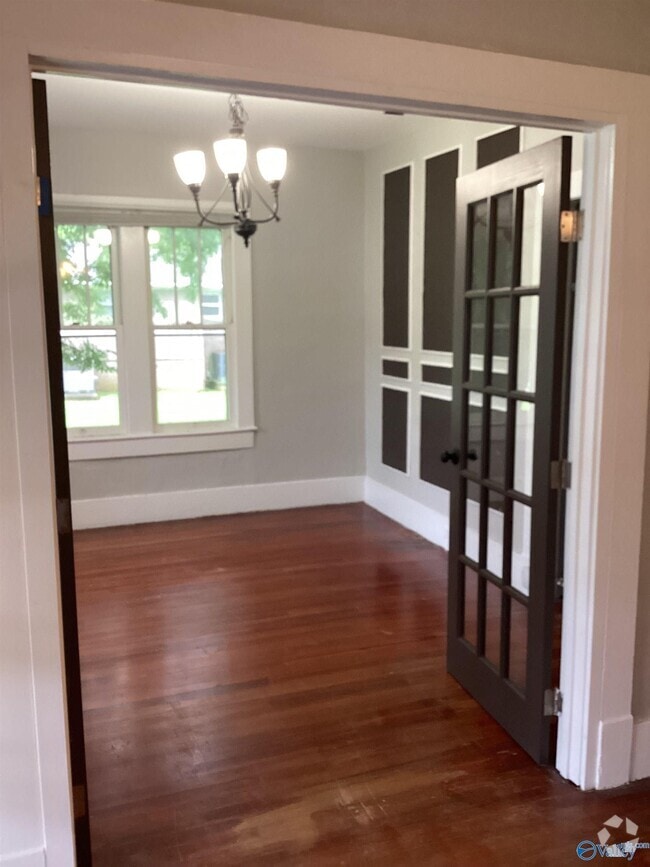 Building Photo - 2404 Whitesburg Dr Rental
