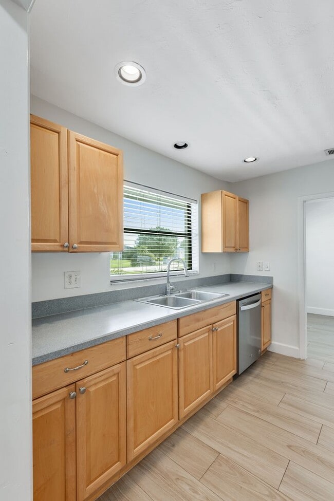 Photo - ** WILLOUGHBY ACRES ** POOL HOME - 3 BED / 2 BATH - PETS OK! - NORTH NAPLES - ANNUAL RENTAL