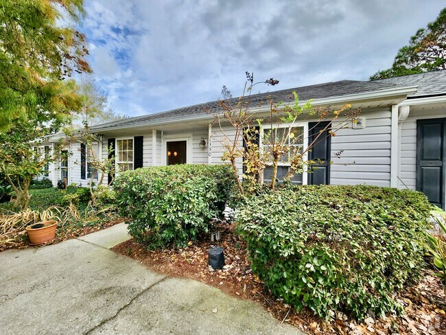 Building Photo - Adorable two bedroom in Meridian Place wit... Rental