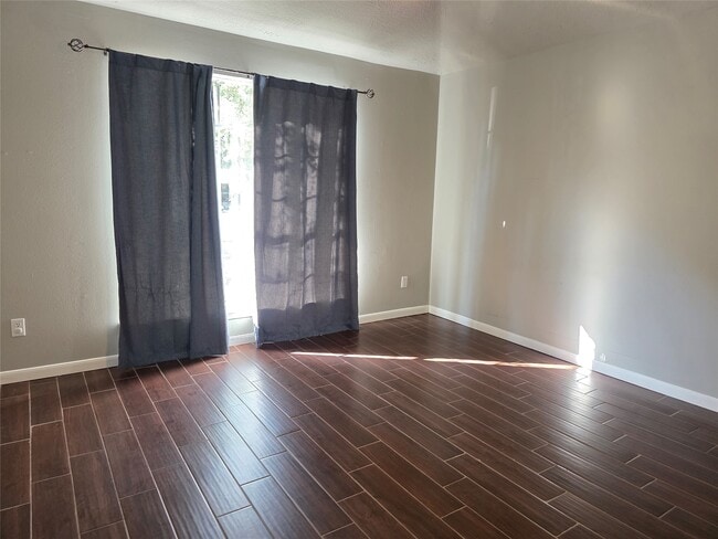 2215 Lady Leslie Ln