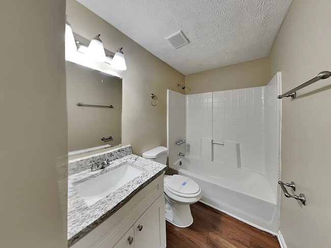 Photo - 605 Tower Rd