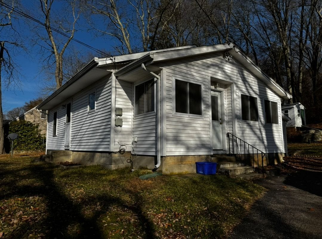 Photo - 25 Wawecus Hill Road