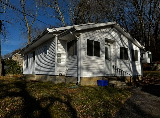 Building Photo - 25 Wawecus Hill Rd Rental