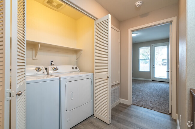 1BR, 1BA - 1071SF