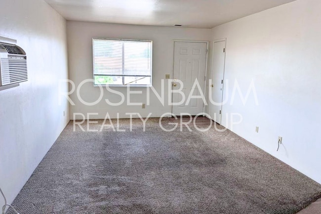 Building Photo - Charming and cozy 2-bedrooms, 1-bath upsta... Rental