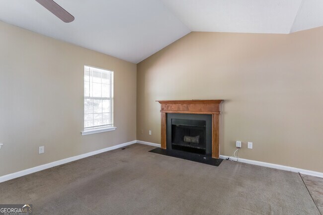 Photo - 595 Deering Dr