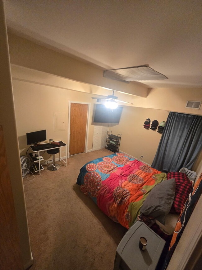 Photo - 520 N Milwaukee Ave