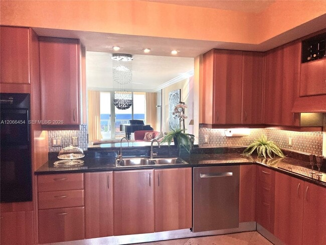 Photo - 2110 N Ocean Blvd Unidad 8A