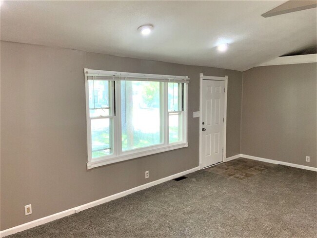 Photo - 3 Bed, 1 Bath, 2 Car Garage!!