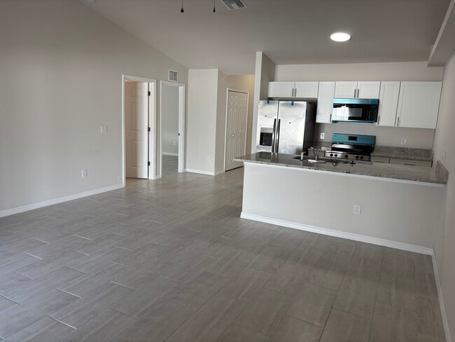 Building Photo - 1045 SE 11th Terrace