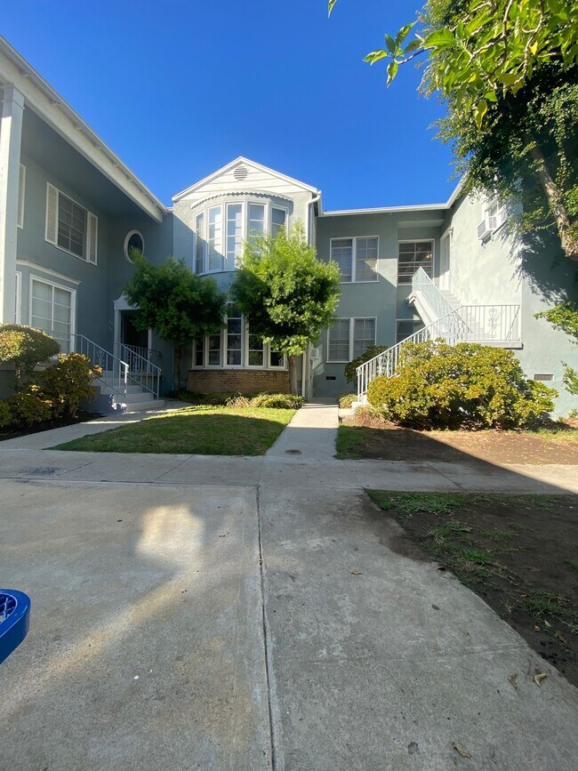 609 Kelton Ave