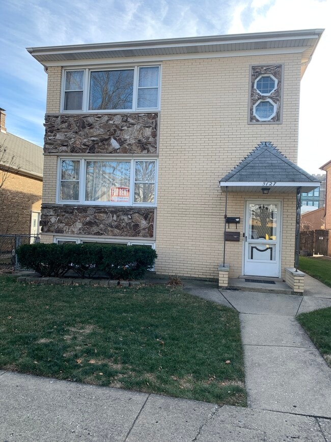 Building Photo - 5127 W Carmen Ave Unit #1