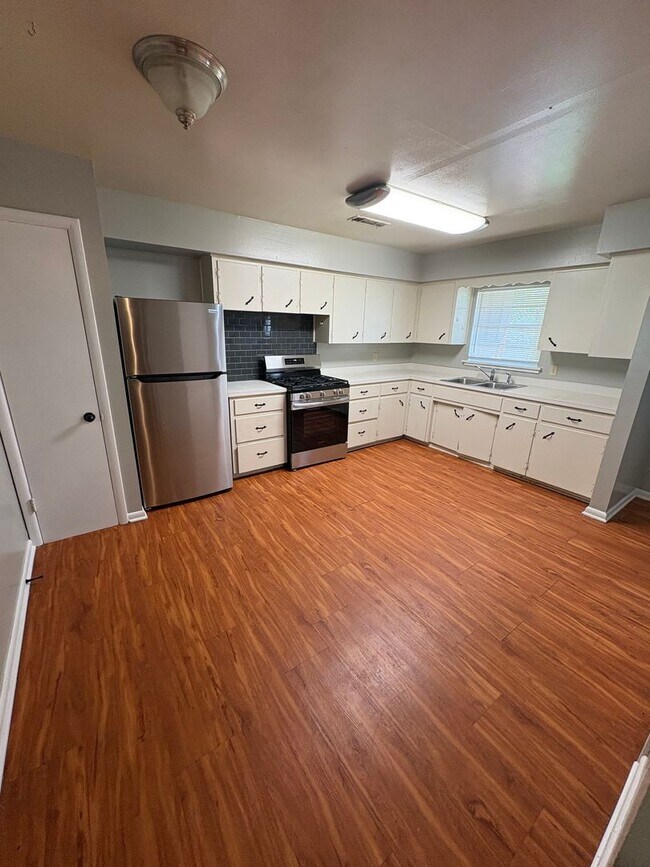 Photo - 2015-2017 W Lawson St Unidad 2015